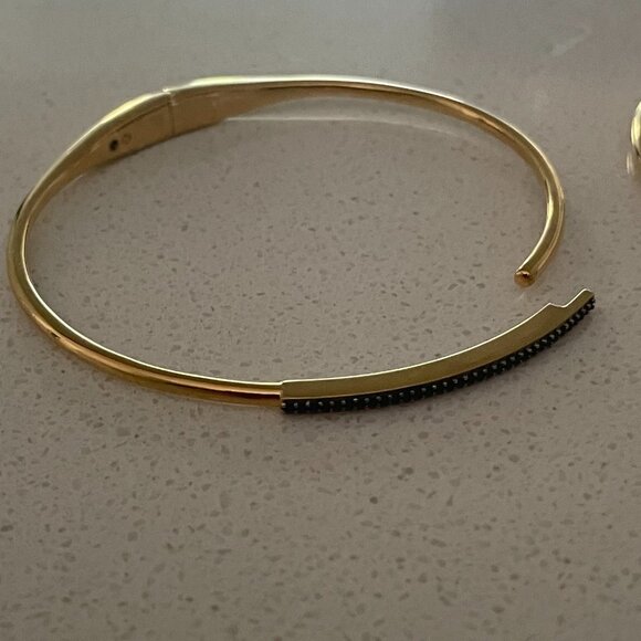 Three thin gold and silver cuff bracelets - Picture 5 of 6